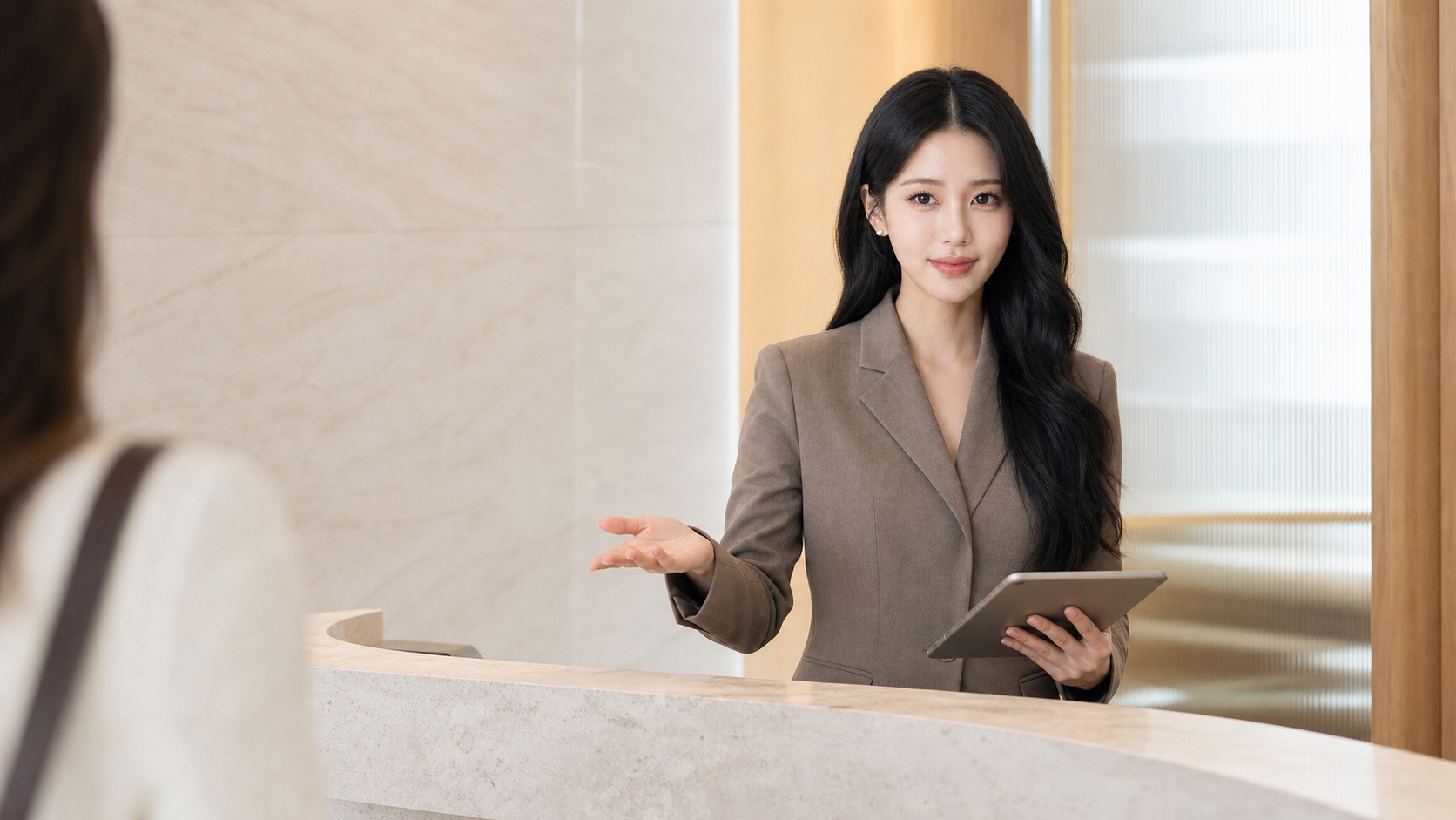 병원 데스크에서 해외 환자를 안내하는 AI 케어 호스트 LIA